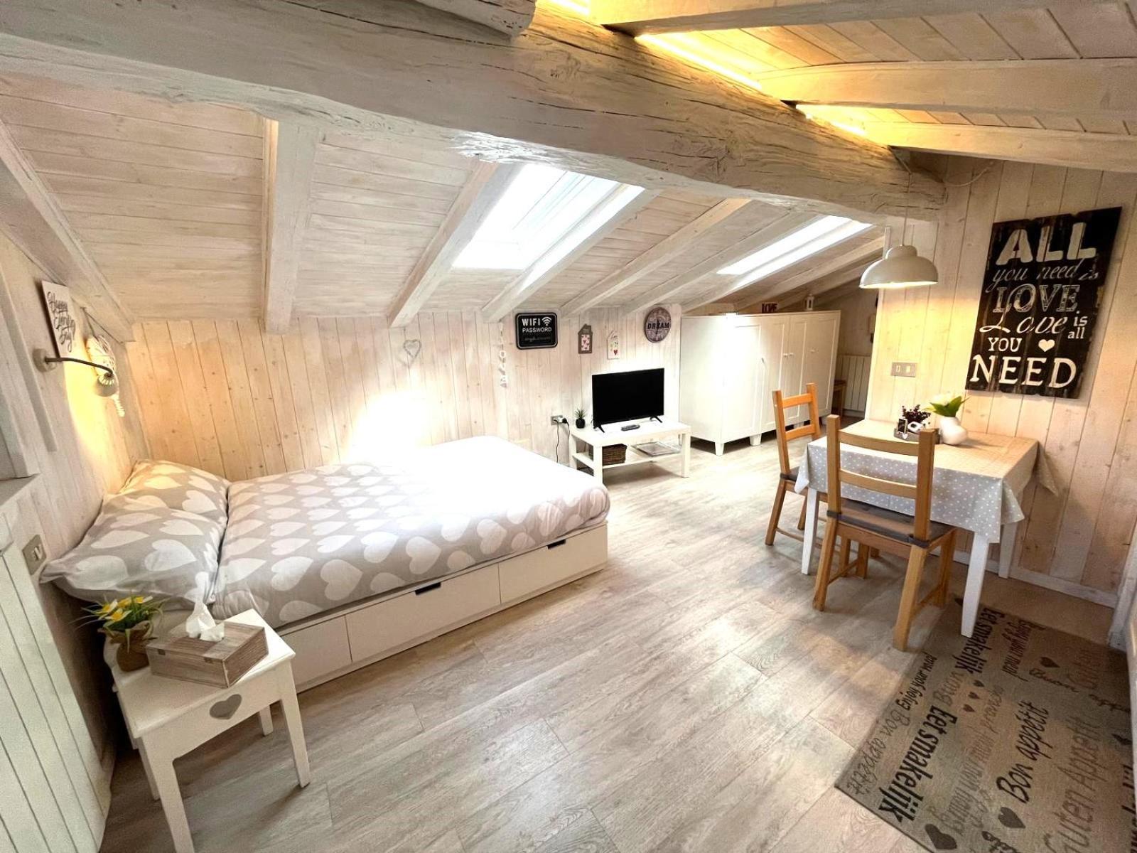Il piccolo Loft nel cuore antico di Aosta Esterno foto